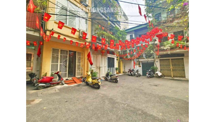 CHỈ  HƠN 8 TỶ - HOÀNG HOA THÁM TÂY HỒ - 35M- Ô TÔ GẦN NHÀ - NHÀ ĐẸP CHỈ XÁCH VA LY VÀO Ở  NGAY